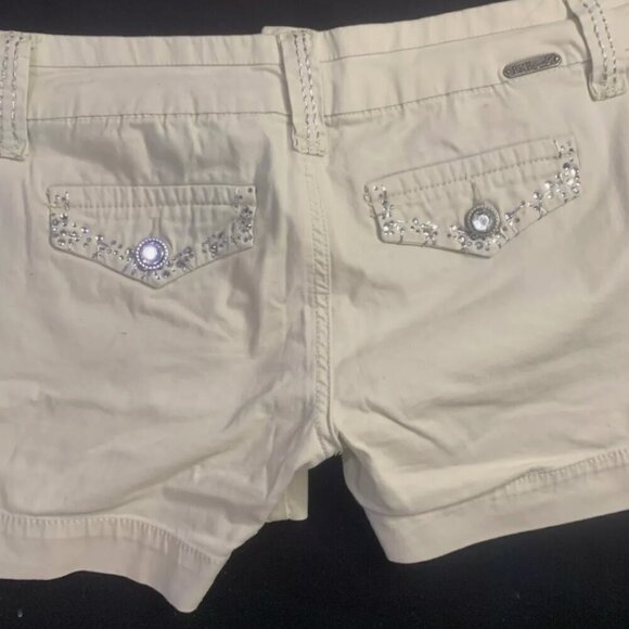 BKE Molly Womens Beige Embellished Booty Shorts Size 27 Rhinestone Pocket Detail - Picture 6 of 7